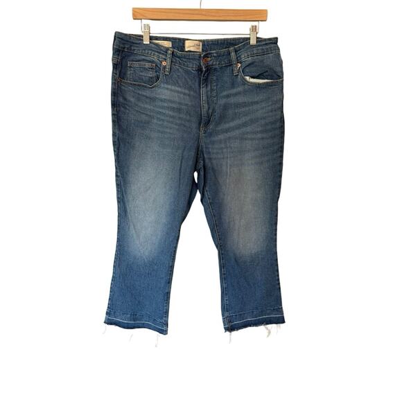 Universal Thread Ankle Bootcut Jeans Raw Hem Vintage Stretch Size 14/32 EUC - Picture 1 of 10